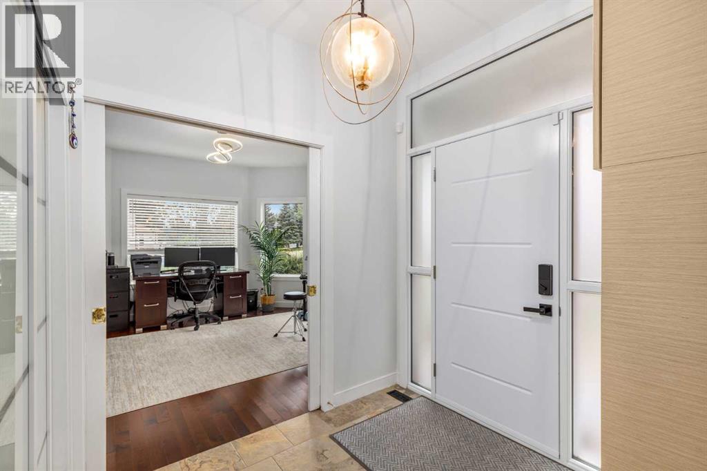 1414 Shawnee Drive, Calgary, Alberta  T2Y 2V1 - Photo 5 - A2284108