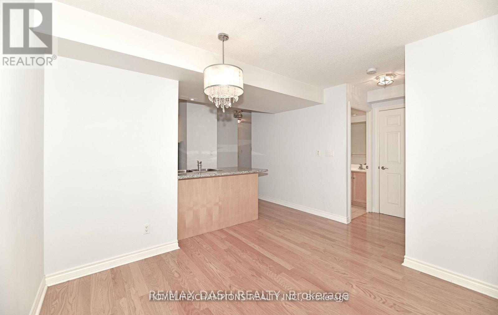 805 - 270 Wellington Street W, Toronto, Ontario  M5V 3P5 - Photo 15 - C12781176