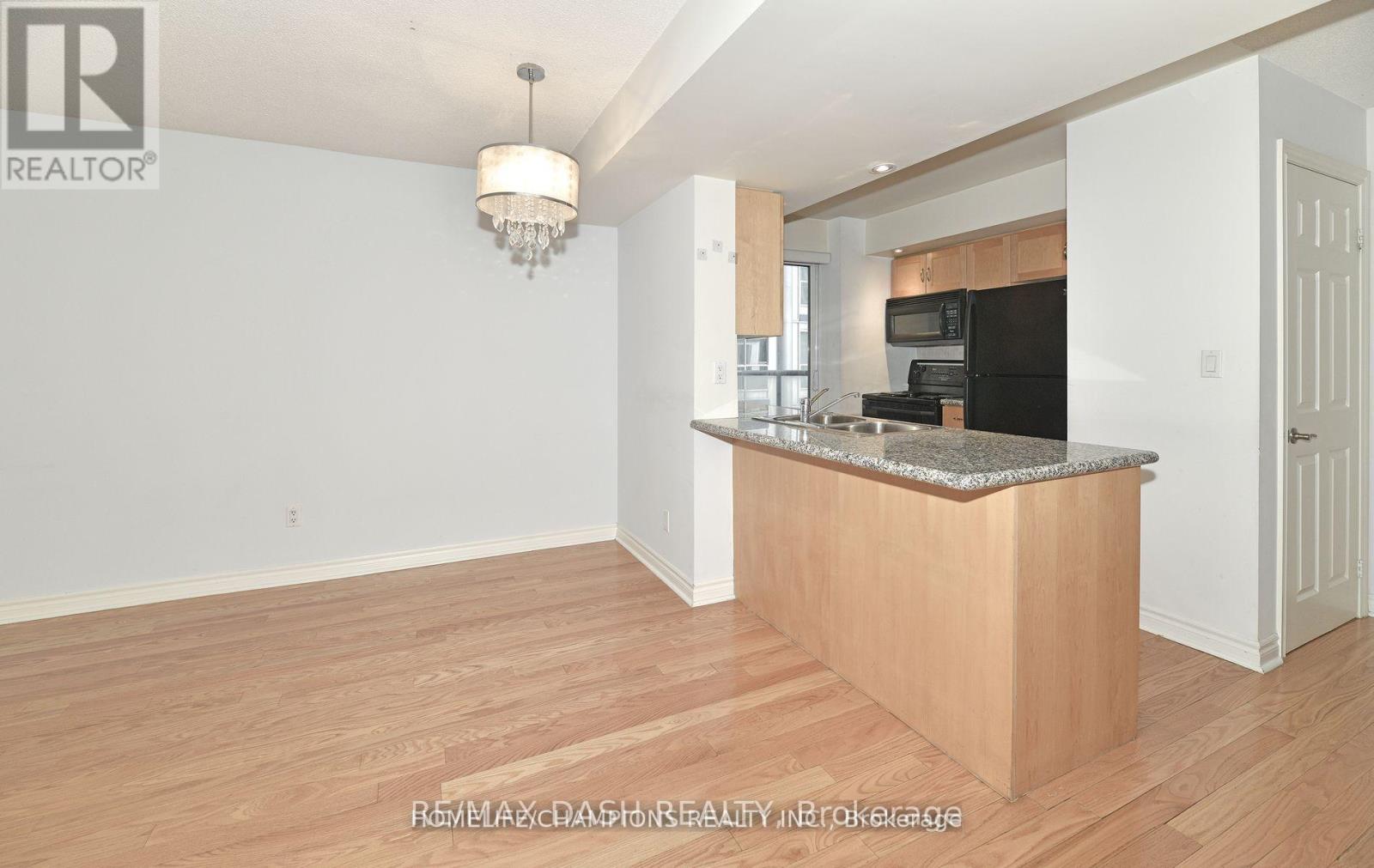 805 - 270 Wellington Street W, Toronto, Ontario  M5V 3P5 - Photo 18 - C12781176