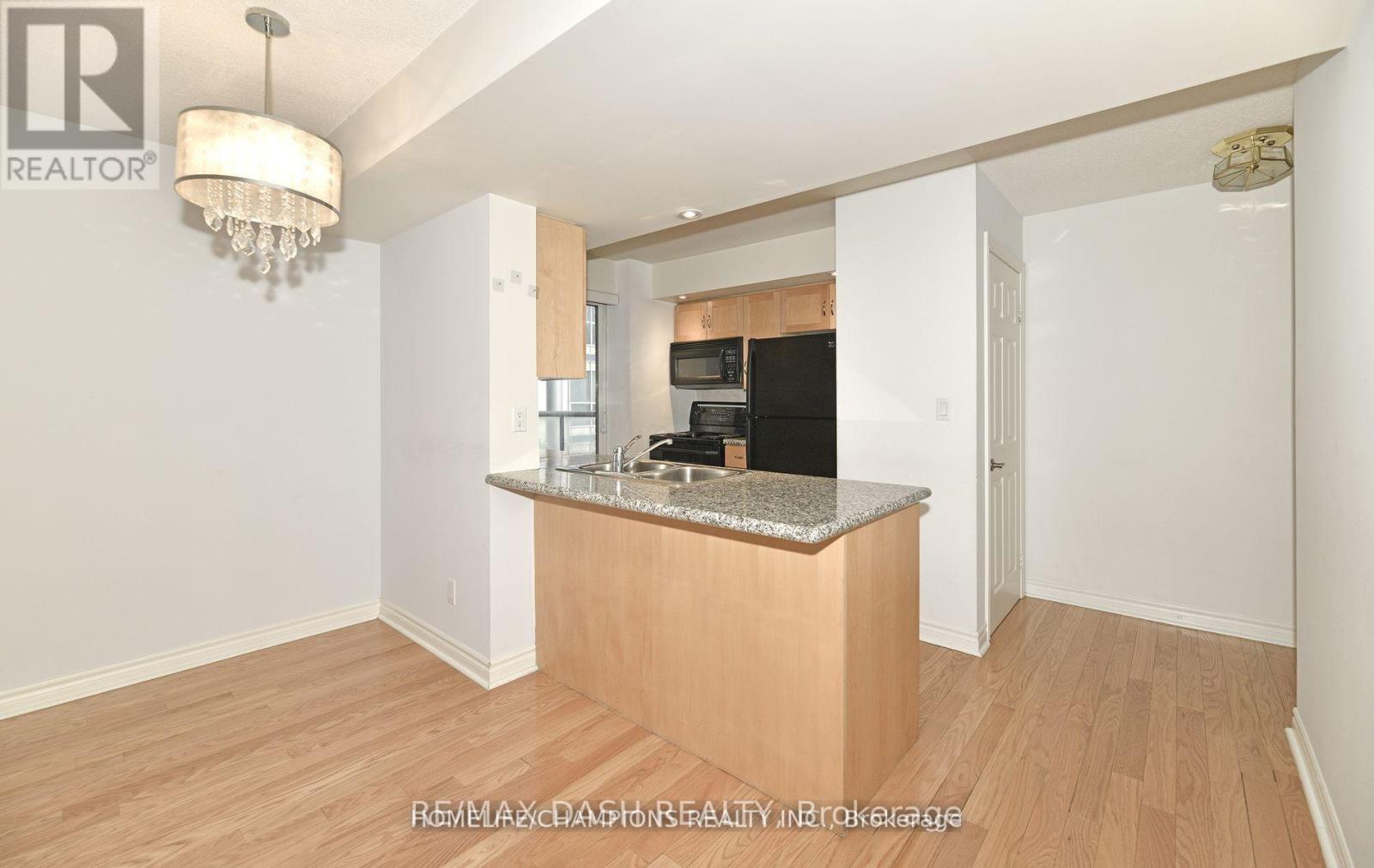 805 - 270 Wellington Street W, Toronto, Ontario  M5V 3P5 - Photo 7 - C12781176