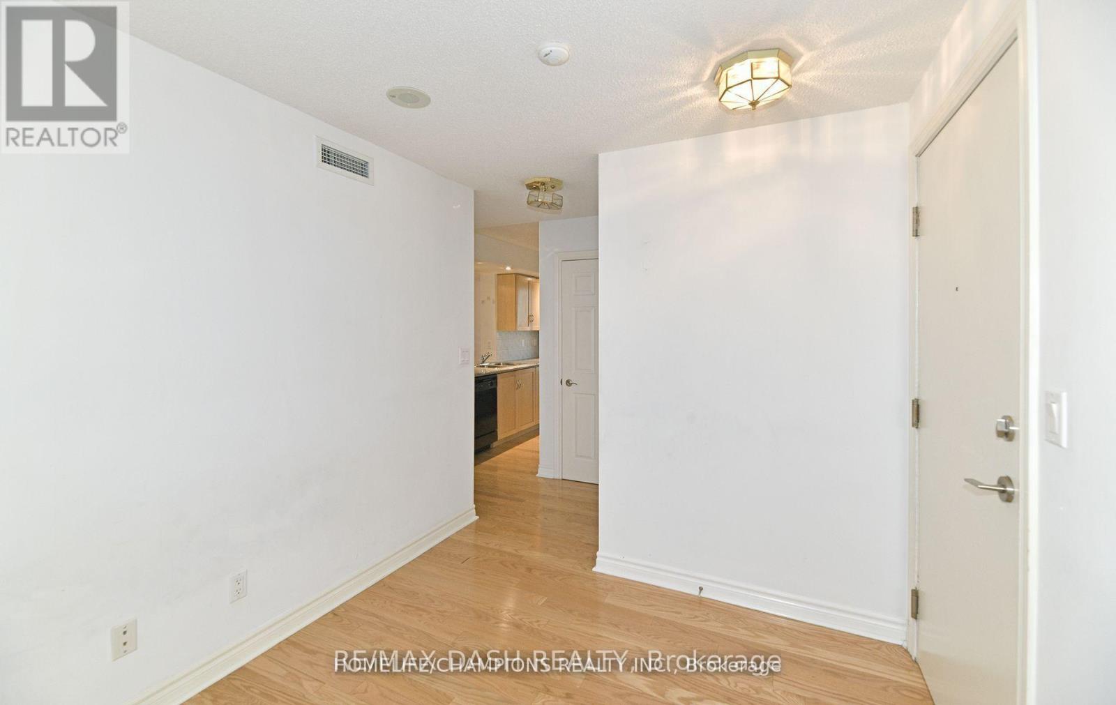 805 - 270 Wellington Street W, Toronto, Ontario  M5V 3P5 - Photo 8 - C12781176