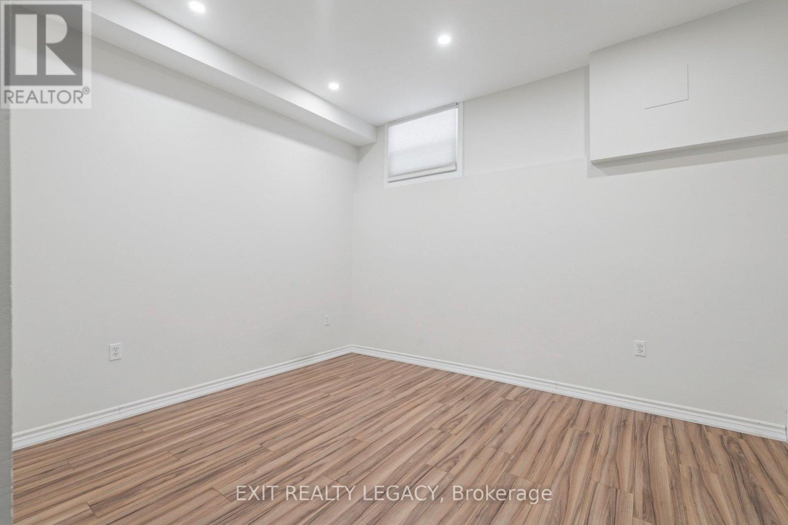 10 Eves Court, Newmarket, Ontario  L3Y 7P7 - Photo 37 - N12781210