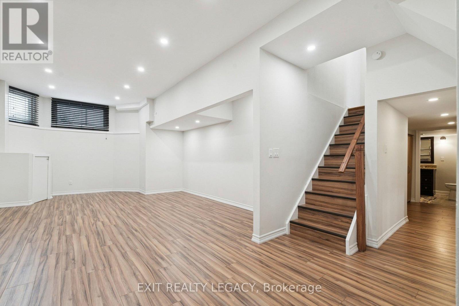 10 Eves Court, Newmarket, Ontario  L3Y 7P7 - Photo 40 - N12781210