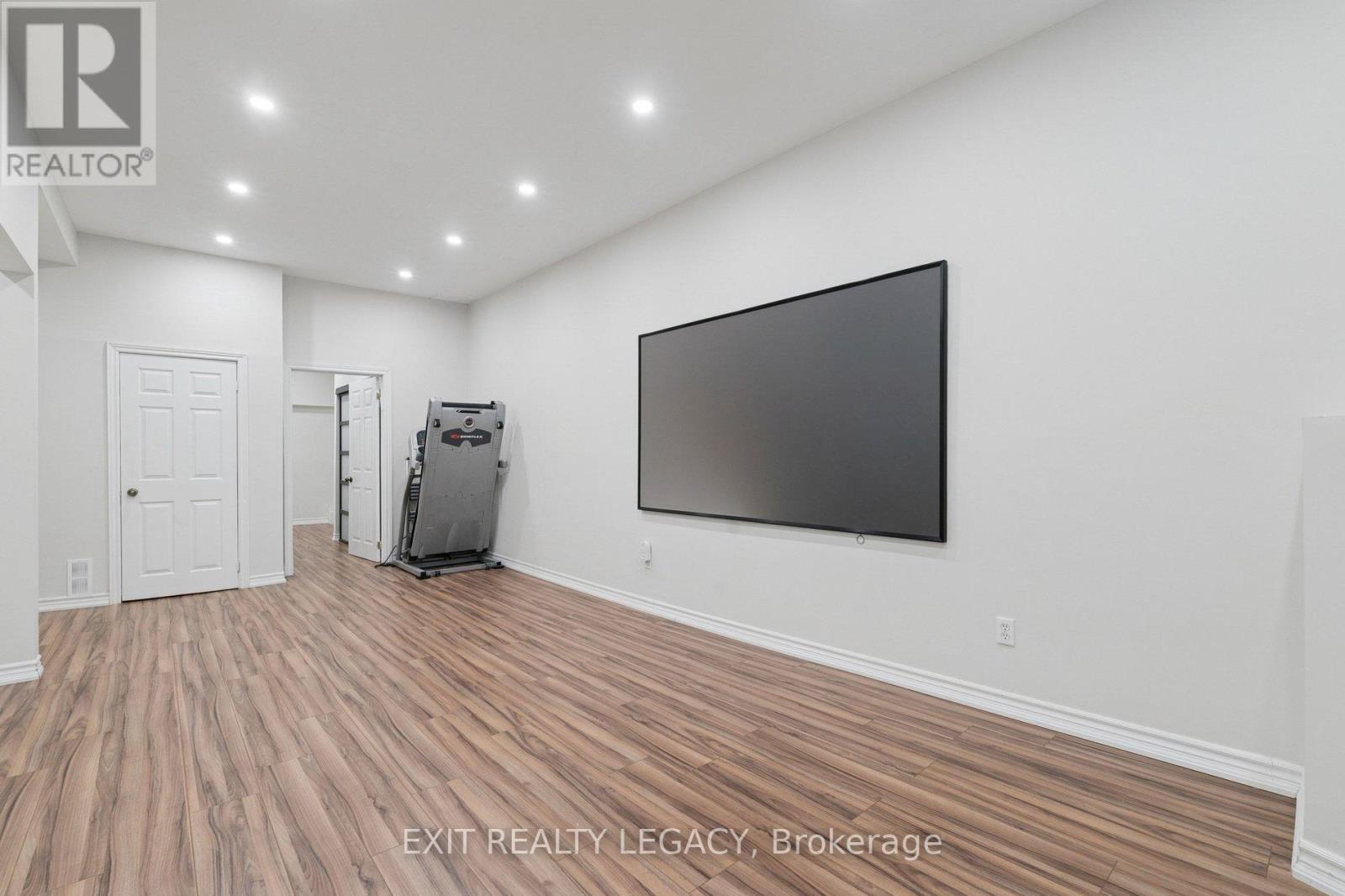 10 Eves Court, Newmarket, Ontario  L3Y 7P7 - Photo 41 - N12781210