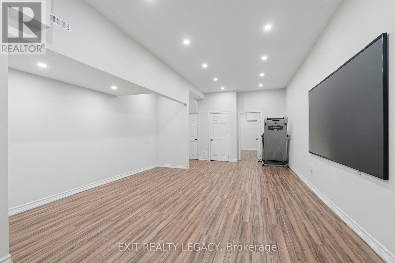 10 Eves Court, Newmarket, Ontario  L3Y 7P7 - Photo 42 - N12781210