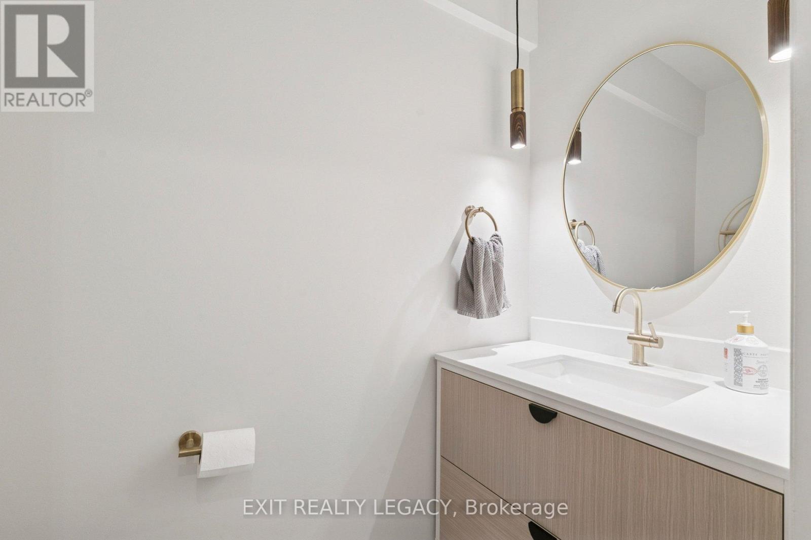 10 Eves Court, Newmarket, Ontario  L3Y 7P7 - Photo 44 - N12781210