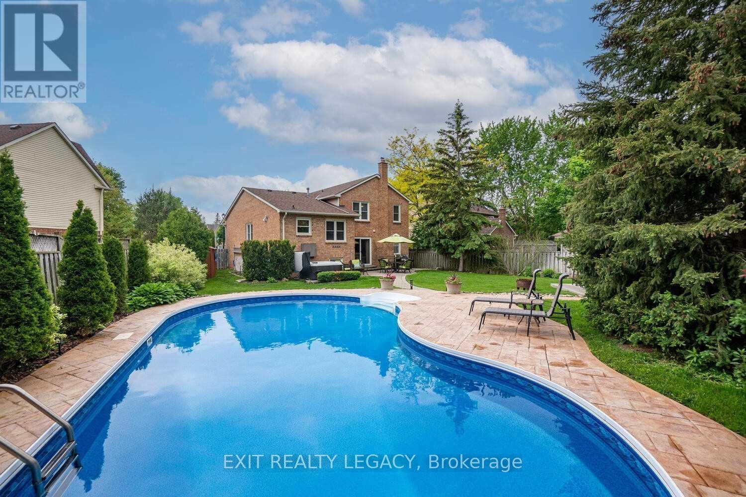 10 Eves Court, Newmarket, Ontario  L3Y 7P7 - Photo 49 - N12781210