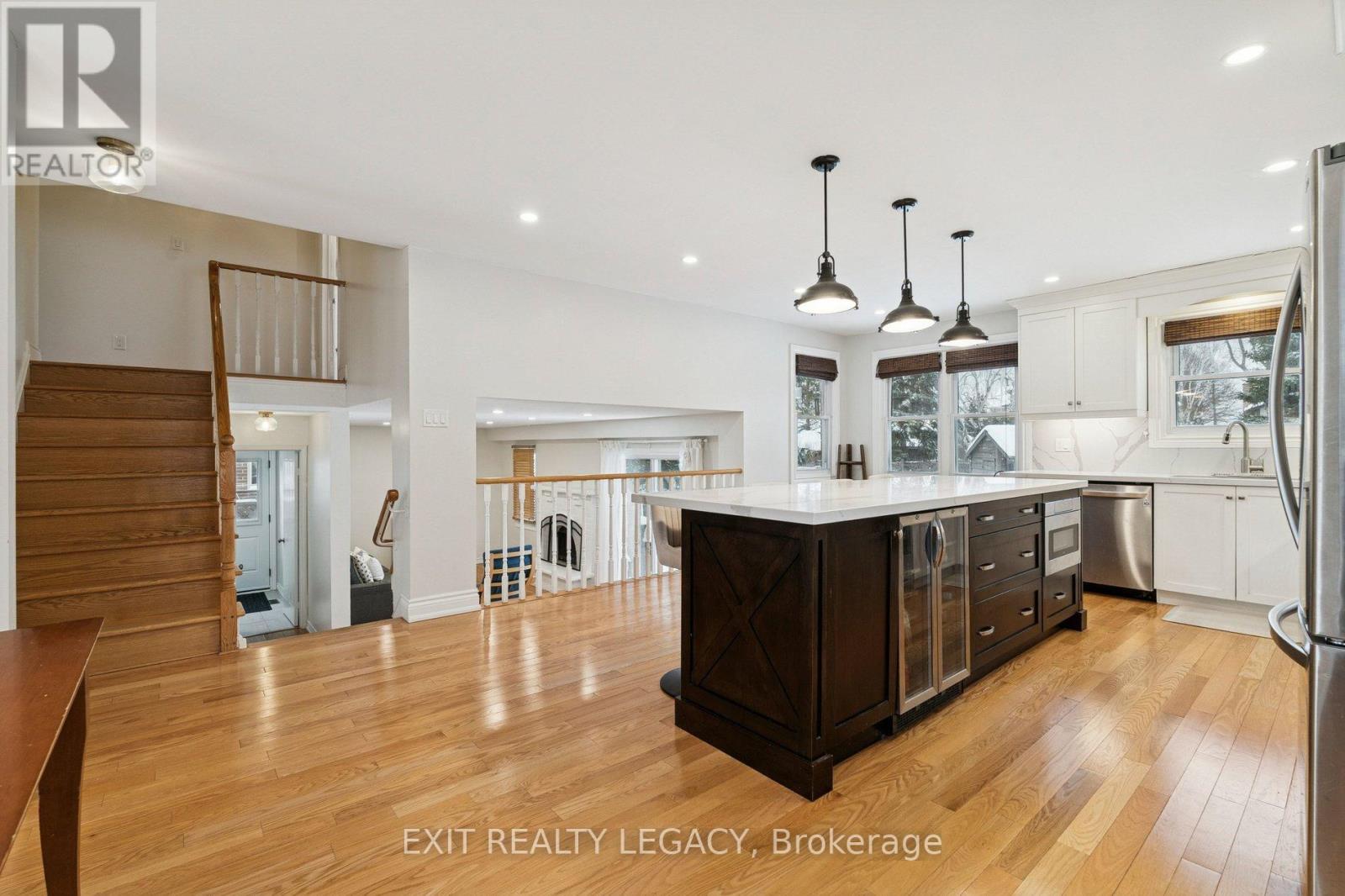 10 Eves Court, Newmarket, Ontario  L3Y 7P7 - Photo 7 - N12781210