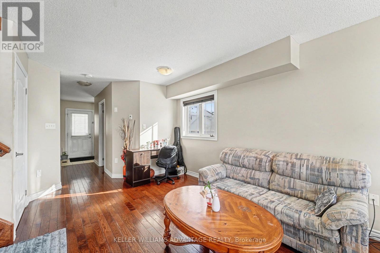 25 - 25 Southwoods Crescent, Barrie, Ontario  L4N 9P8 - Photo 8 - S12781212