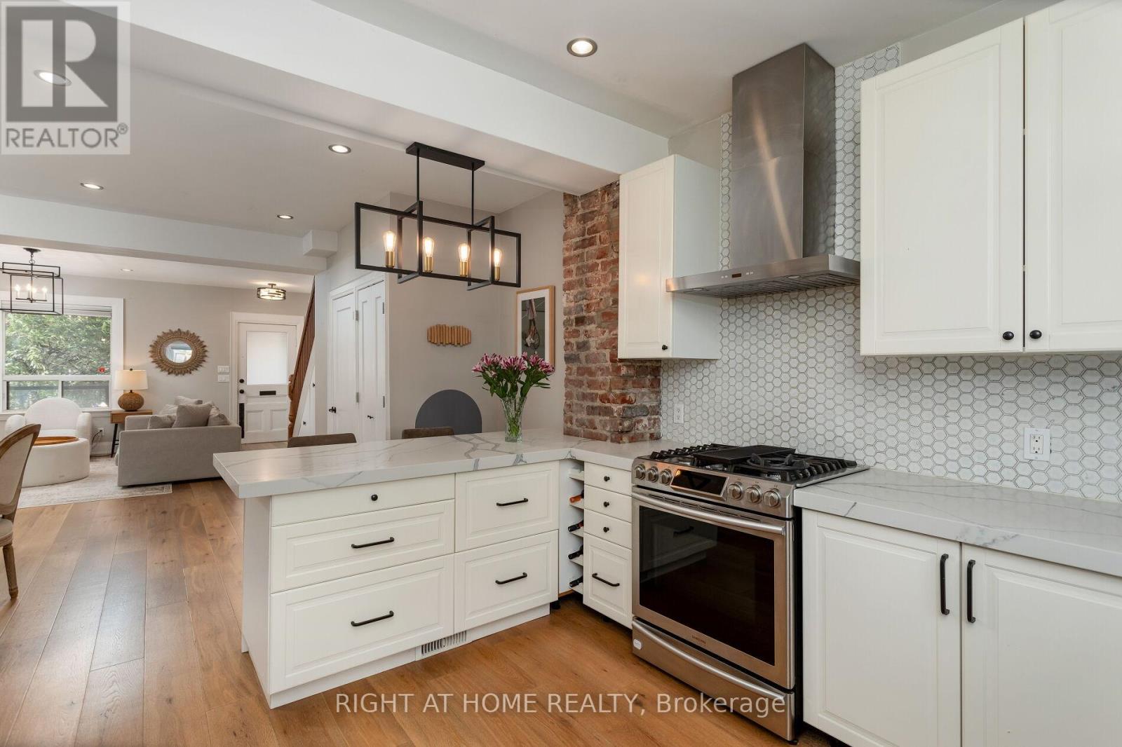 171 Islington Avenue, Toronto, Ontario  M8V 3B8 - Photo 4 - W12781016