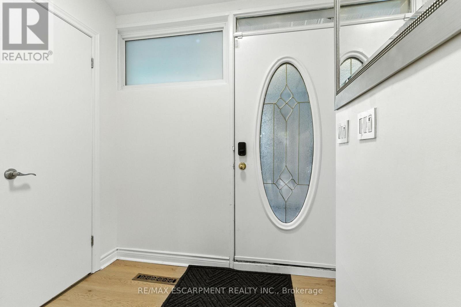 230 South Service Road, Mississauga, Ontario  L5G 2S1 - Photo 6 - W12781064