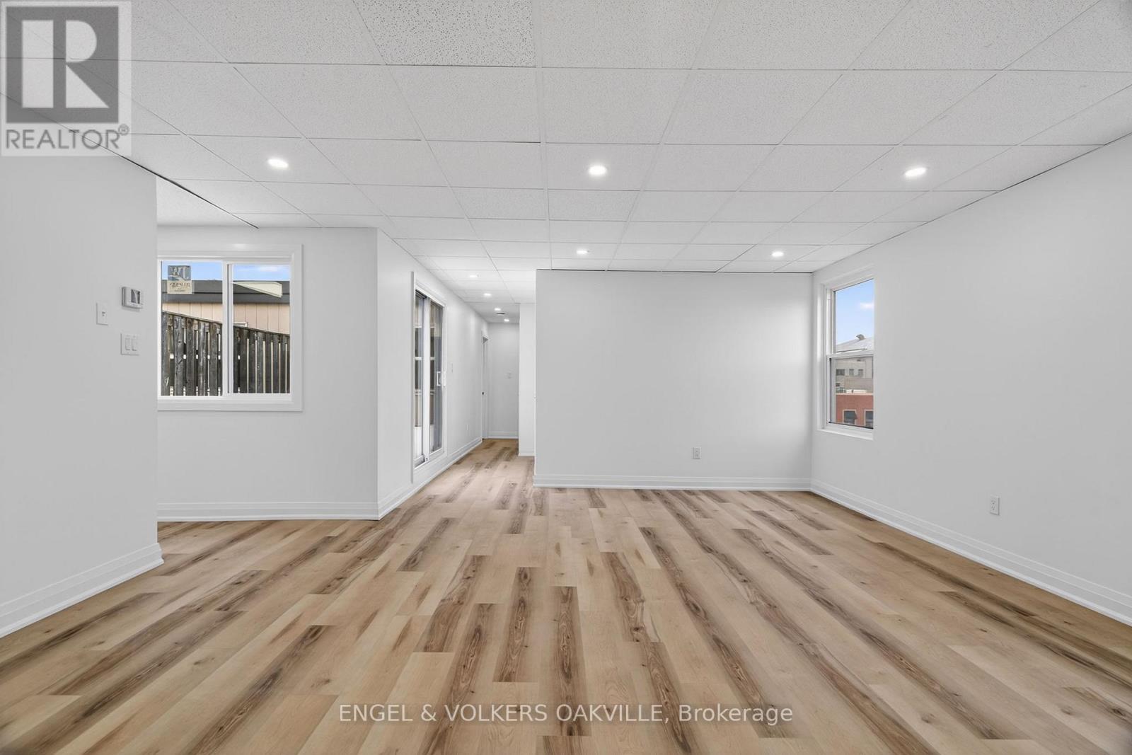 104 - 103 Thomas Street, Oakville, Ontario  L6J 3A7 - Photo 7 - W12781066