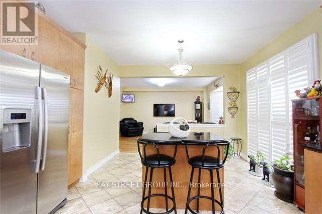 6 Everingham Circle, Brampton, Ontario  L6R 0R6 - Photo 12 - W12781110