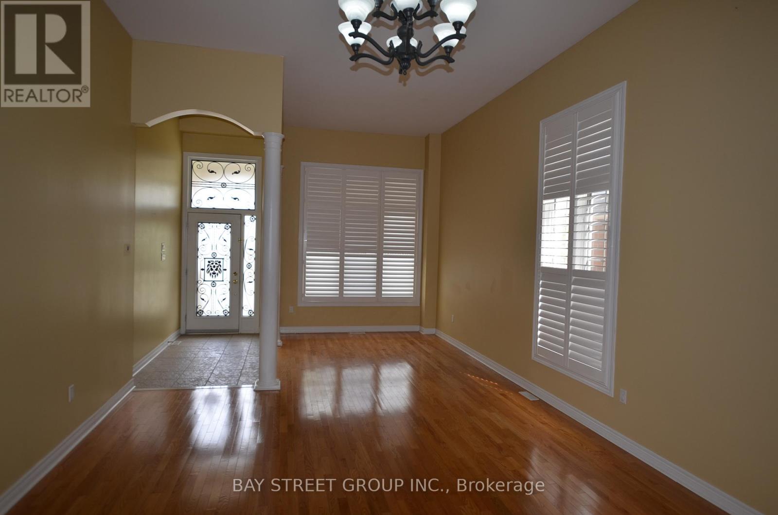 6 Everingham Circle, Brampton, Ontario  L6R 0R6 - Photo 4 - W12781110