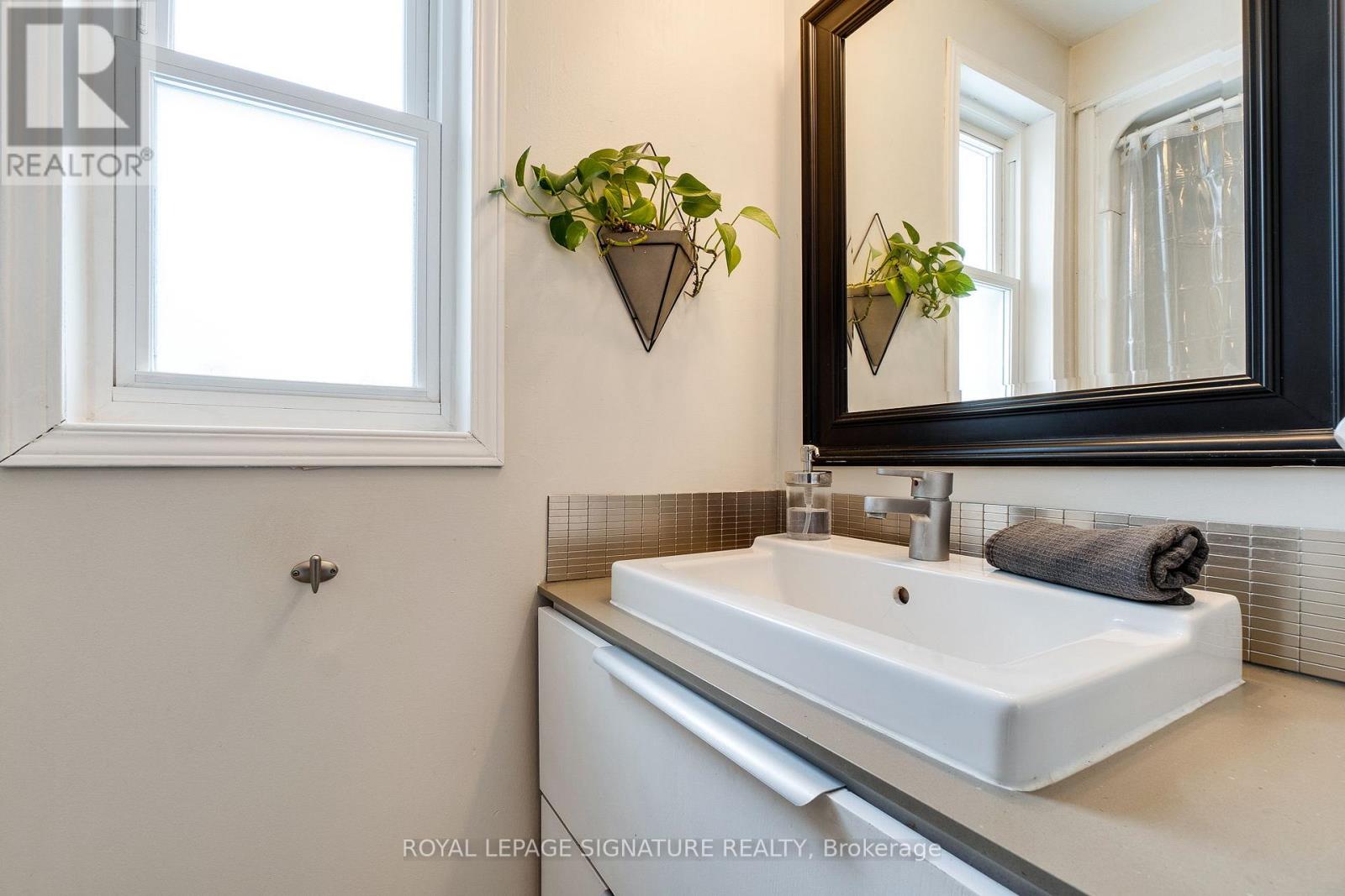 87 Twenty Fourth Street, Toronto, Ontario  M8V 3N7 - Photo 24 - W12781138