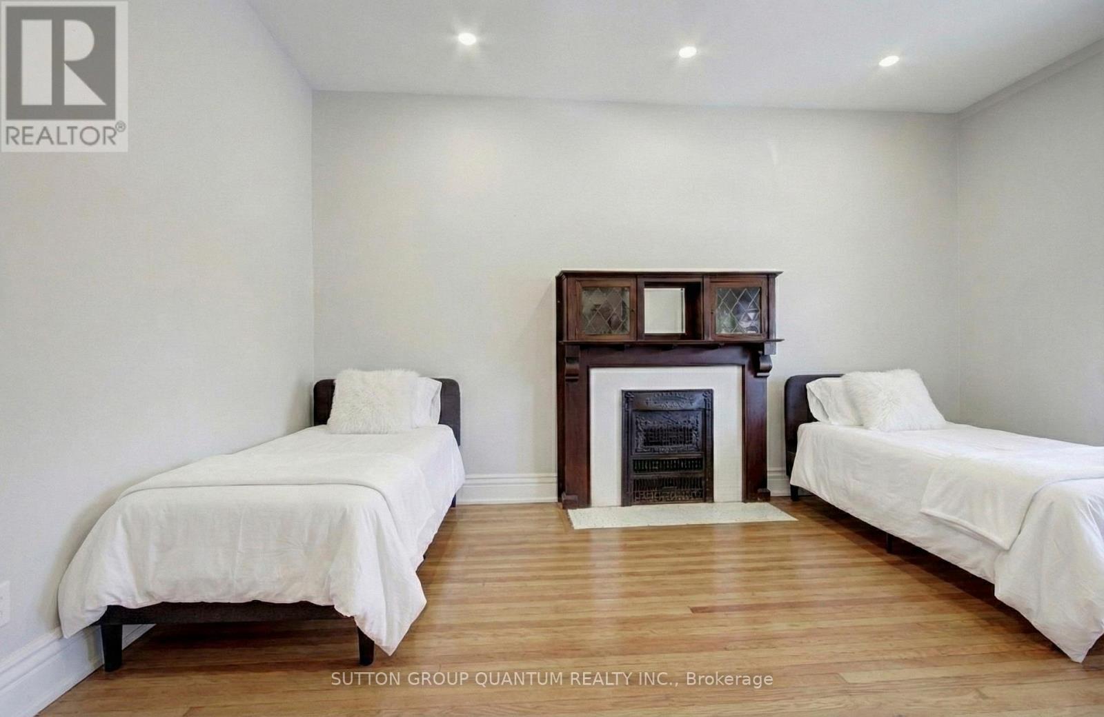 232 Pearson Avenue, Toronto, Ontario  M6R 1G7 - Photo 14 - W12781146