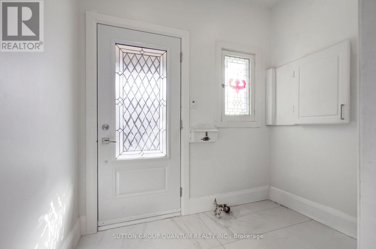 232 Pearson Avenue, Toronto, Ontario  M6R 1G7 - Photo 4 - W12781146