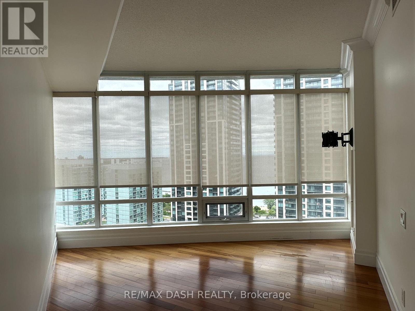 2310 - 15 Windermere Avenue, Toronto, Ontario  M6S 5A2 - Photo 12 - W12781152