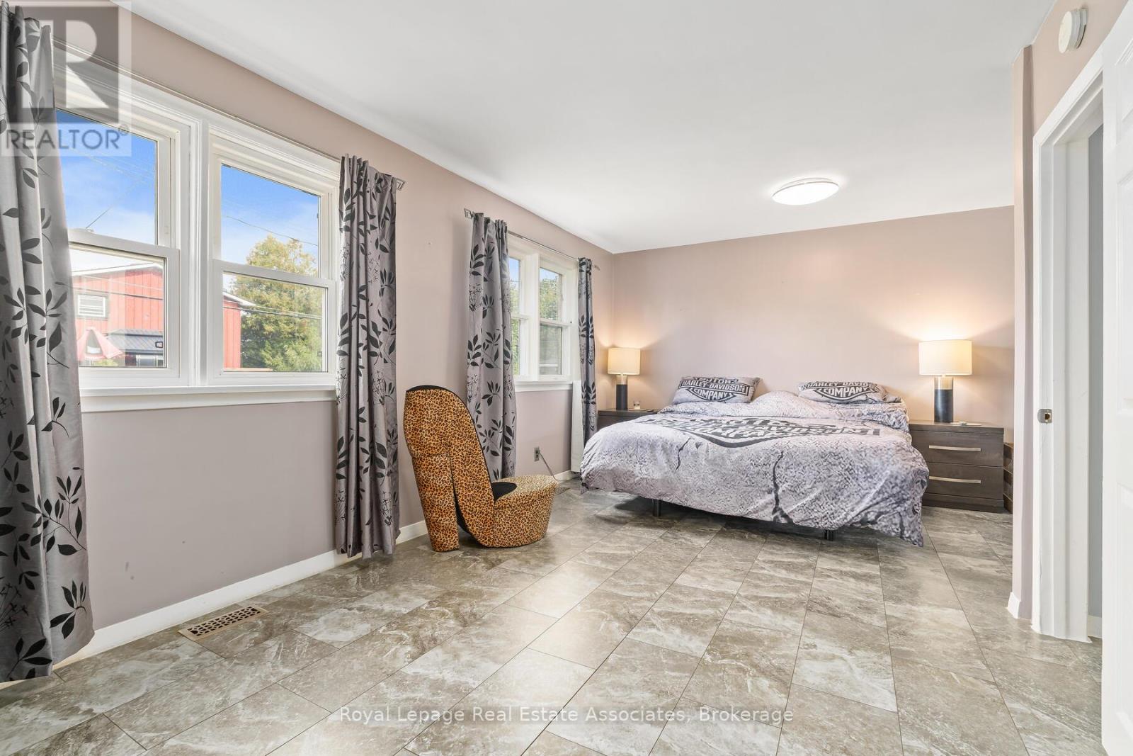 67 Roseford Terrace, Halton Hills, Ontario  L7J 2L2 - Photo 14 - W12781190