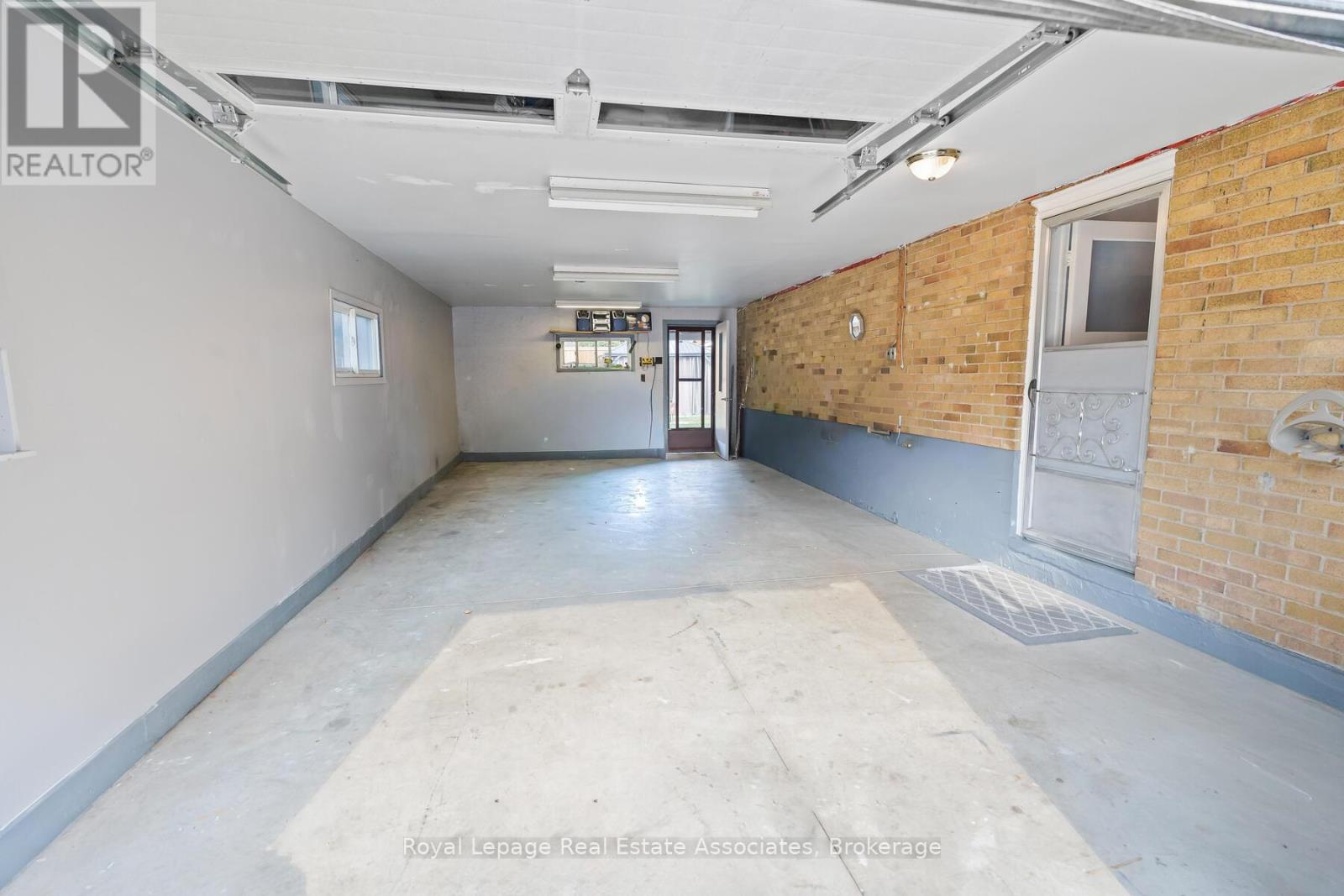 67 Roseford Terrace, Halton Hills, Ontario  L7J 2L2 - Photo 34 - W12781190