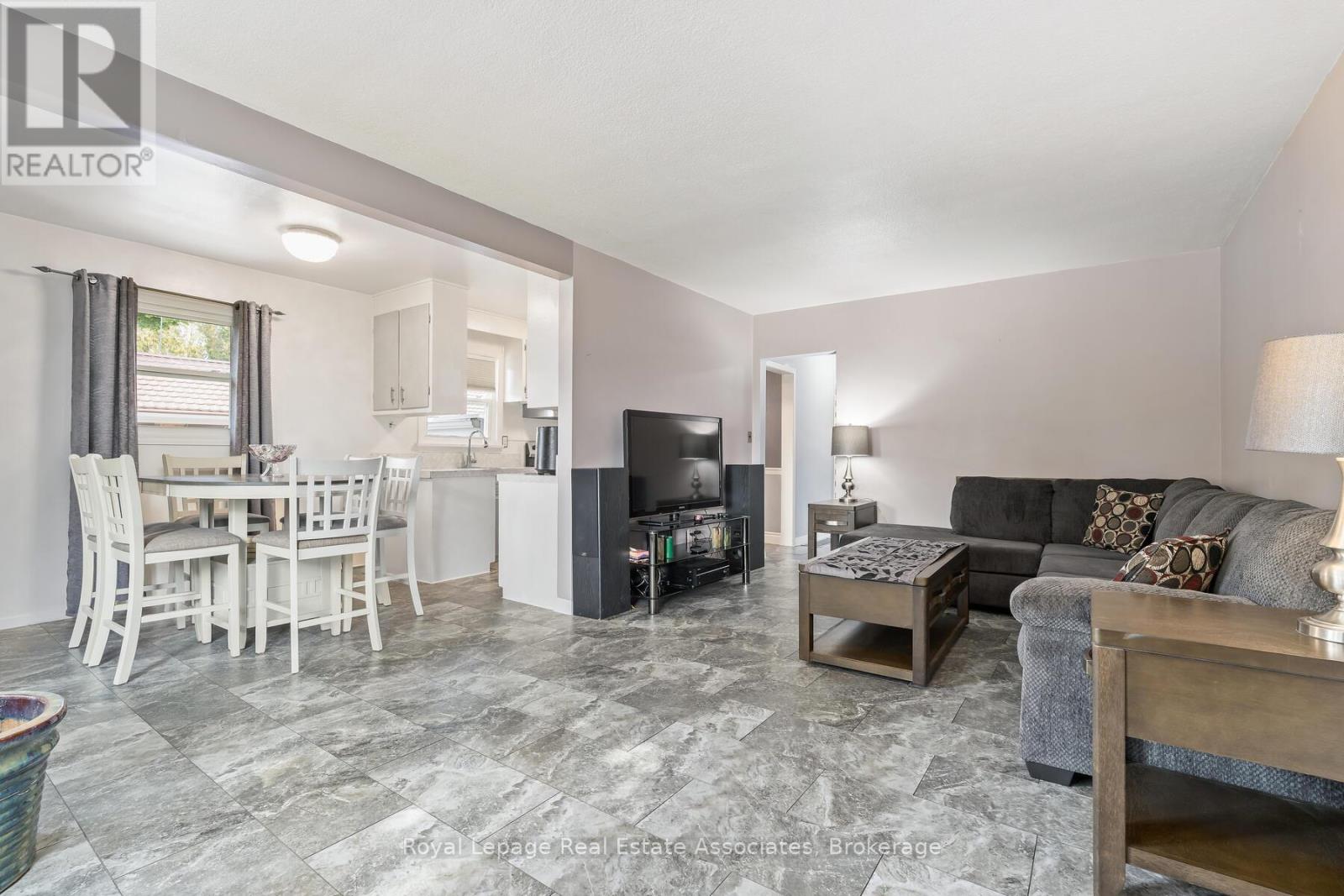 67 Roseford Terrace, Halton Hills, Ontario  L7J 2L2 - Photo 8 - W12781190