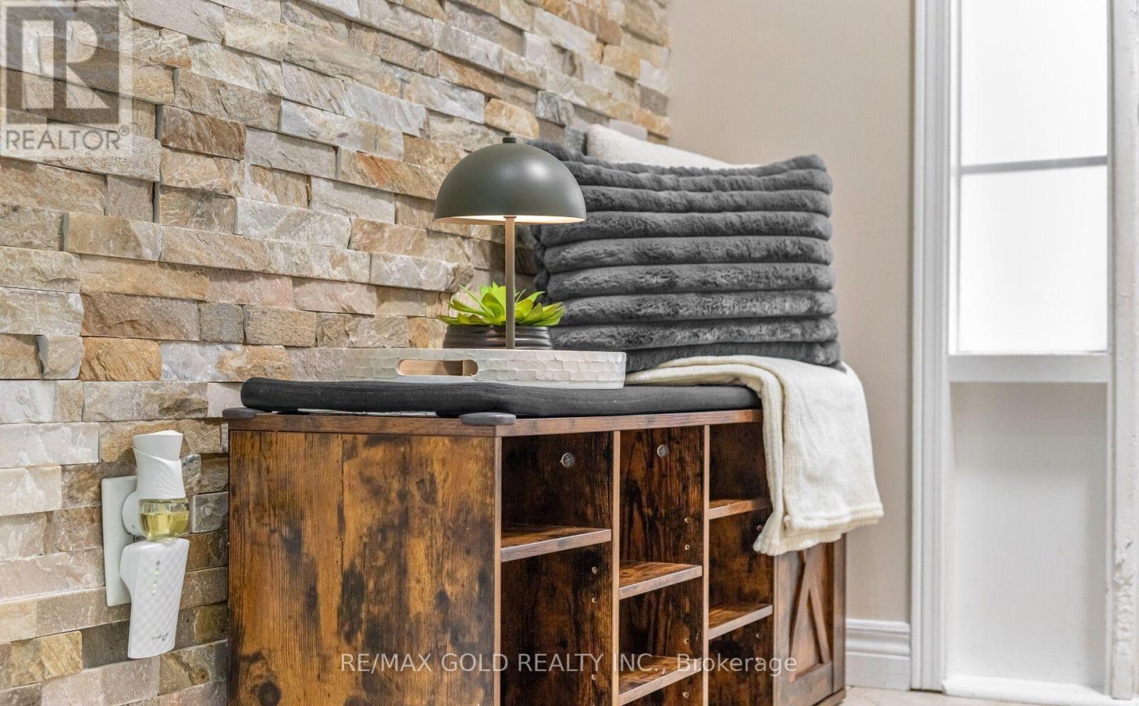 26 Flemington Drive, Caledon, Ontario  L7C 1B5 - Photo 10 - W12781192