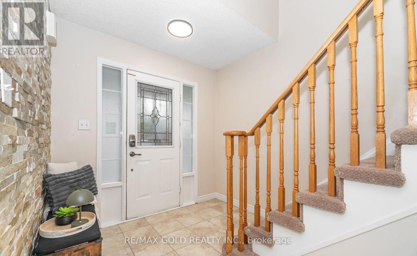 26 Flemington Drive, Caledon, Ontario  L7C 1B5 - Photo 9 - W12781192