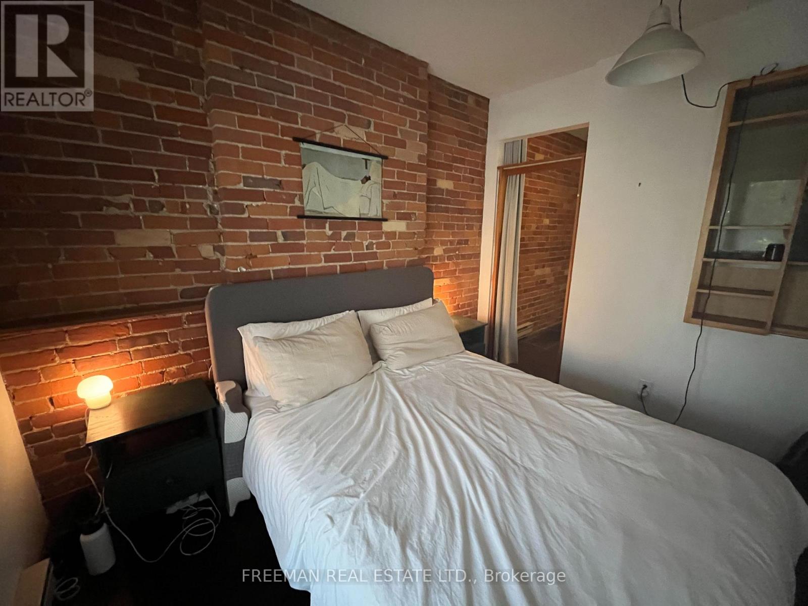 Main Flr Apt - 21 Wells Street, Toronto (Annex), Ontario  M5R 1N9 - Photo 13 - C12781024