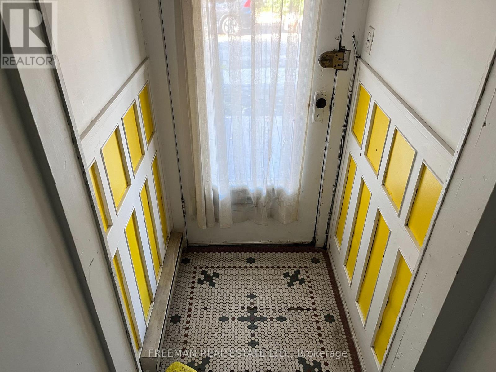 Main Flr Apt - 21 Wells Street, Toronto (Annex), Ontario  M5R 1N9 - Photo 16 - C12781024