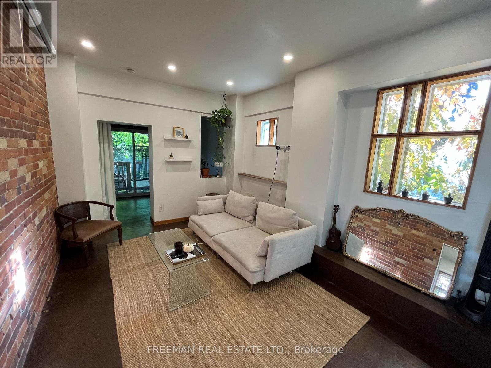 Main Flr Apt - 21 Wells Street, Toronto (Annex), Ontario  M5R 1N9 - Photo 4 - C12781024