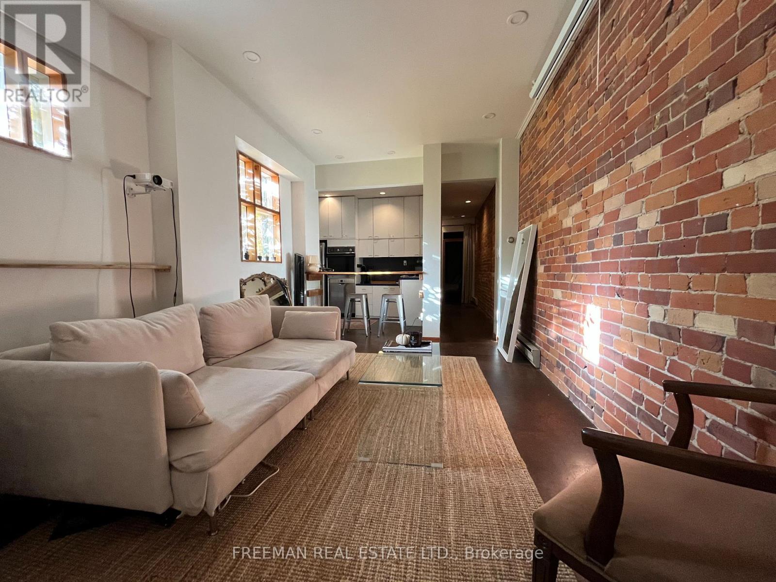 Main Flr Apt - 21 Wells Street, Toronto (Annex), Ontario  M5R 1N9 - Photo 5 - C12781024