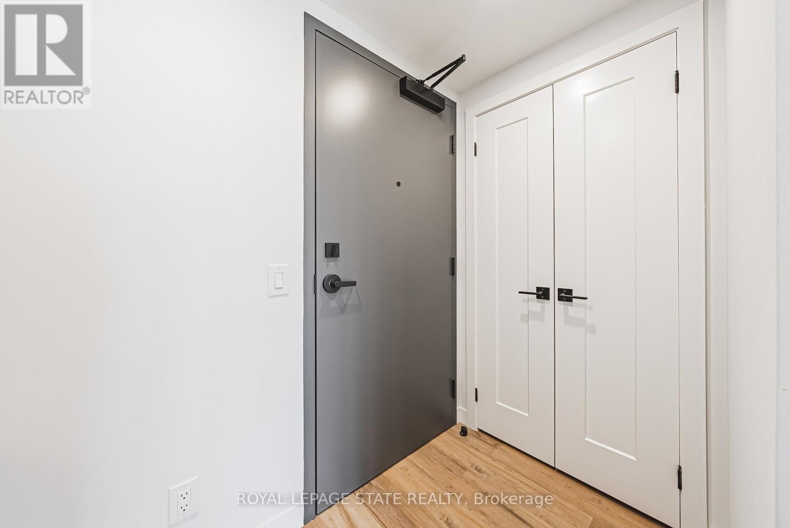 302 - 555 Sanatorium Road, Hamilton, Ontario  L9C 2B1 - Photo 3 - X12781004