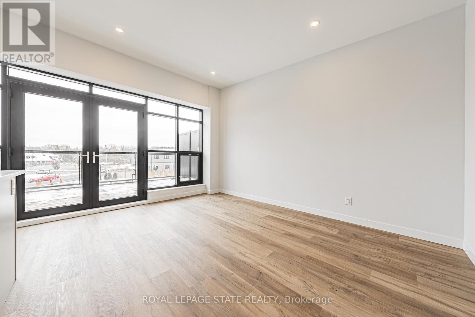 302 - 555 Sanatorium Road, Hamilton, Ontario  L9C 2B1 - Photo 4 - X12781004