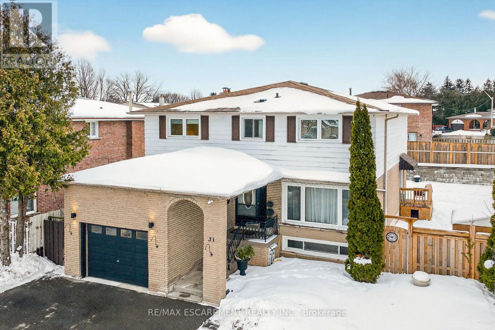 31 Maynard Street, Hamilton, Ontario  L9B 1R9 - Photo 3 - X12781034