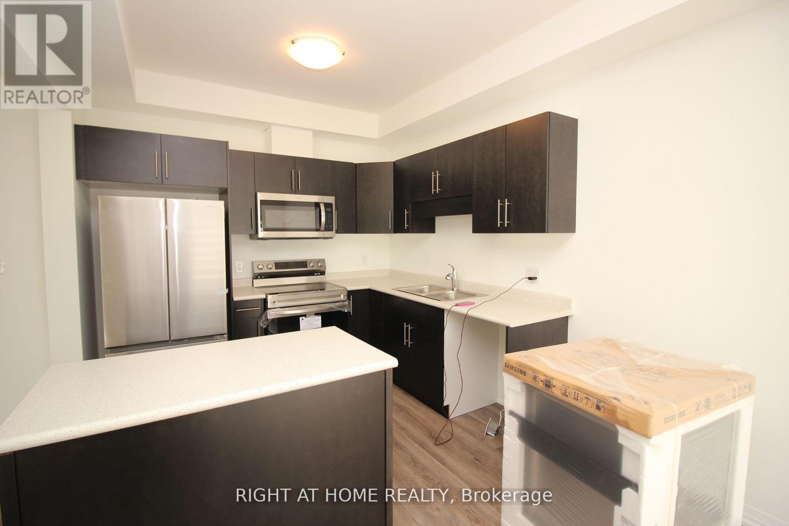 136 Alicia Crescent, Thorold, Ontario  L2V 0M2 - Photo 3 - X12781188