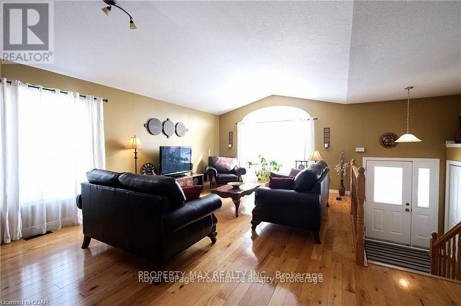 12 Christopher Court, Belleville, Ontario  K8N 5Z3 - Photo 4 - X12781218