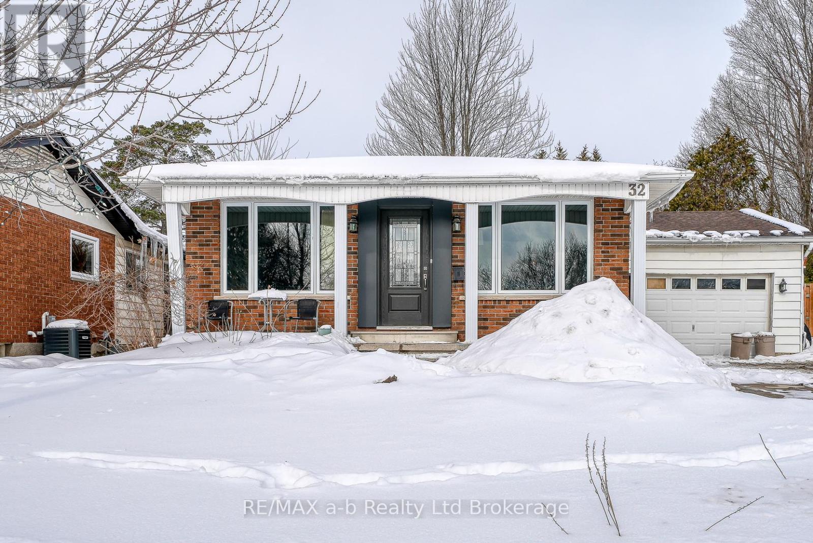 32 Princess Park Road, Ingersoll (Ingersoll - South), Ontario  N5C 1X8 - Photo 2 - X12781264