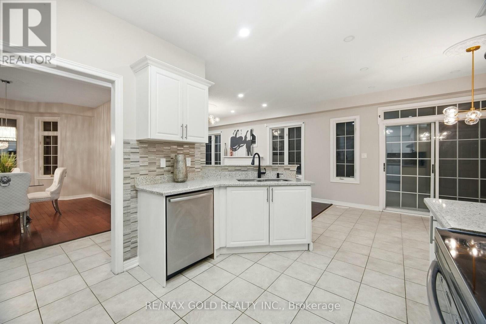 26 Gorevale Drive, Brampton, Ontario  L6P 1N9 - Photo 10 - W12775846