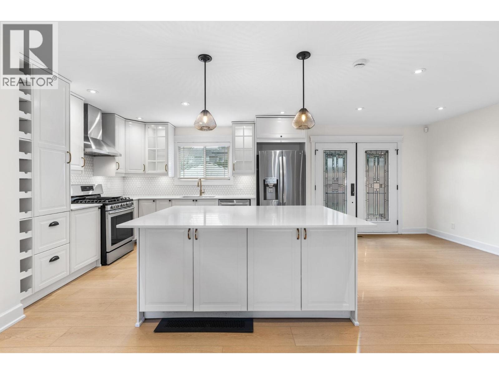 3214 Mariner Way, Coquitlam, British Columbia  V3C 4K7 - Photo 1 - R3089138