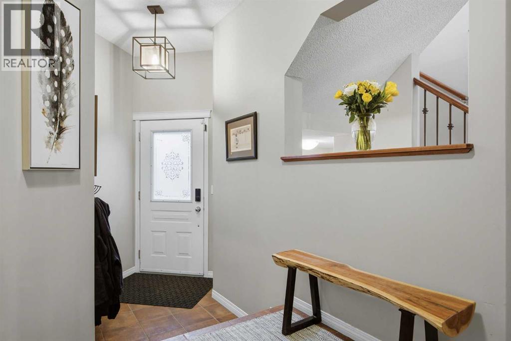 6 Rocky Vista Terrace Nw, Calgary, Alberta  T3G 5G5 - Photo 3 - A2282695