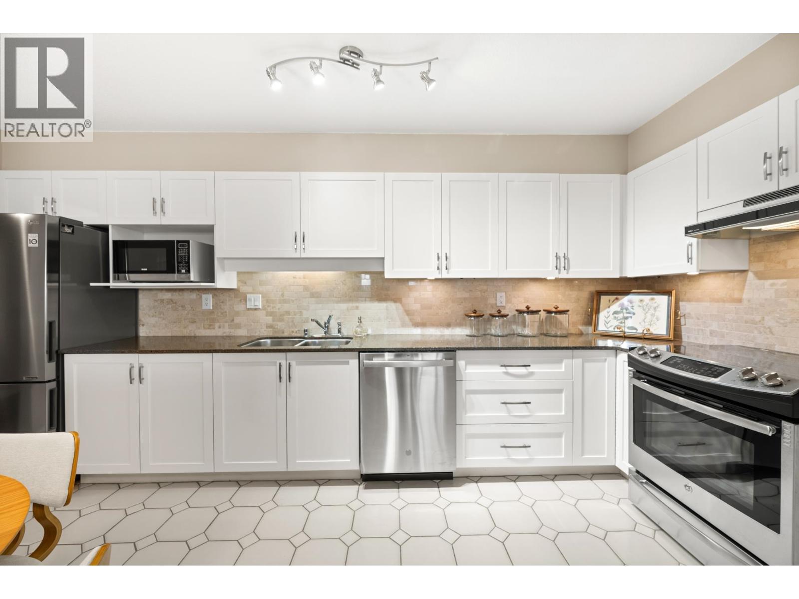 1105 1235 Quayside Drive, New Westminster, British Columbia  V3M 6J5 - Photo 5 - R3089008