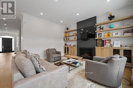 2540 St Clair Avenue E, Toronto, Ontario  M4B 1M1 - Photo 22 - E12781250