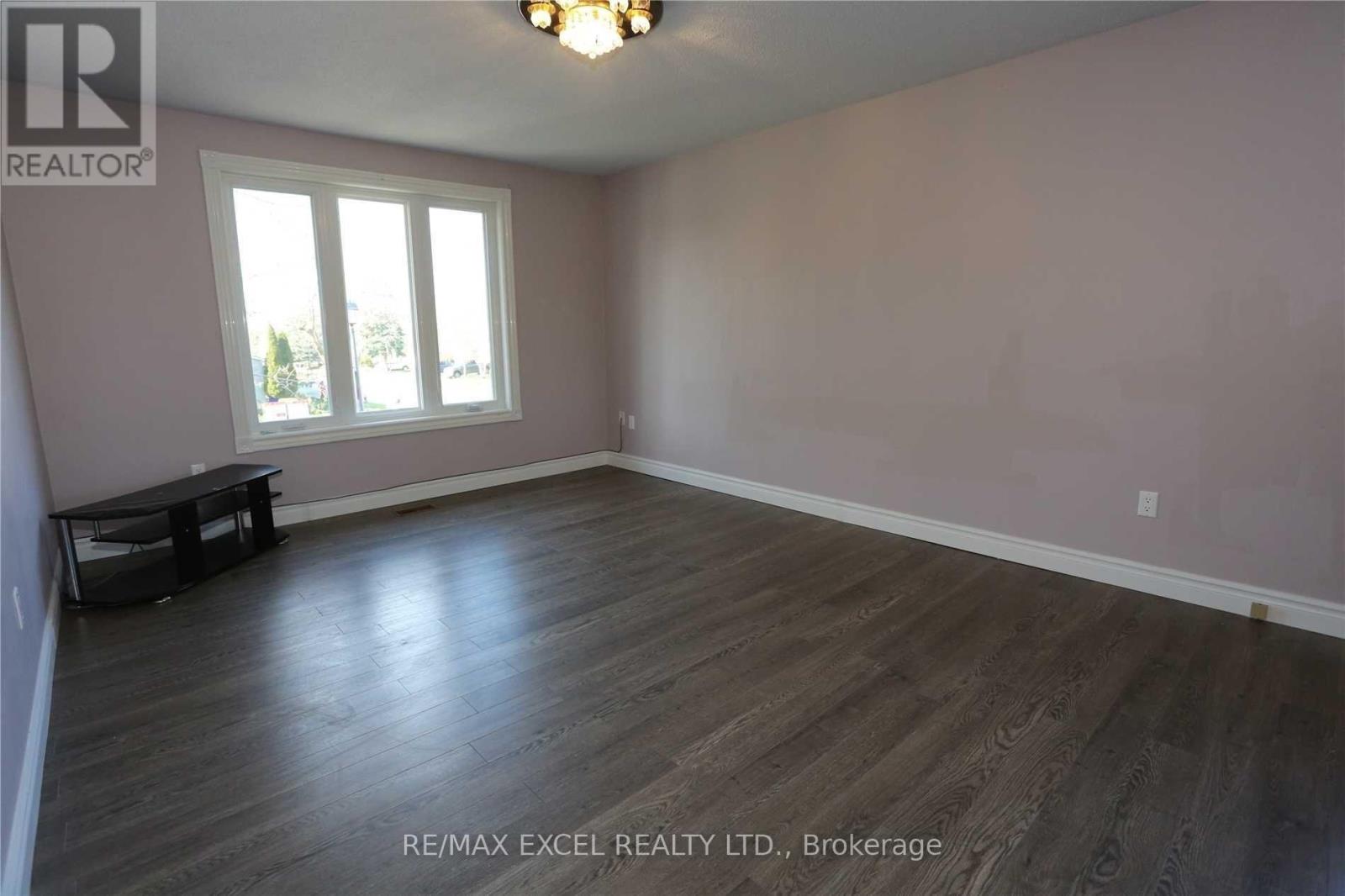 Main - 122 Armitage Drive, Newmarket, Ontario  L3Y 5L7 - Photo 3 - N12781228