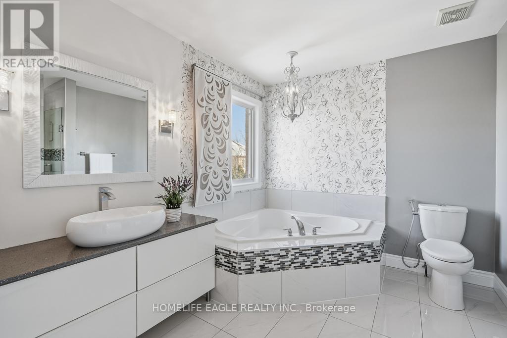 98 Lowther Avenue, Richmond Hill, Ontario  L4E 4P3 - Photo 11 - N12781262