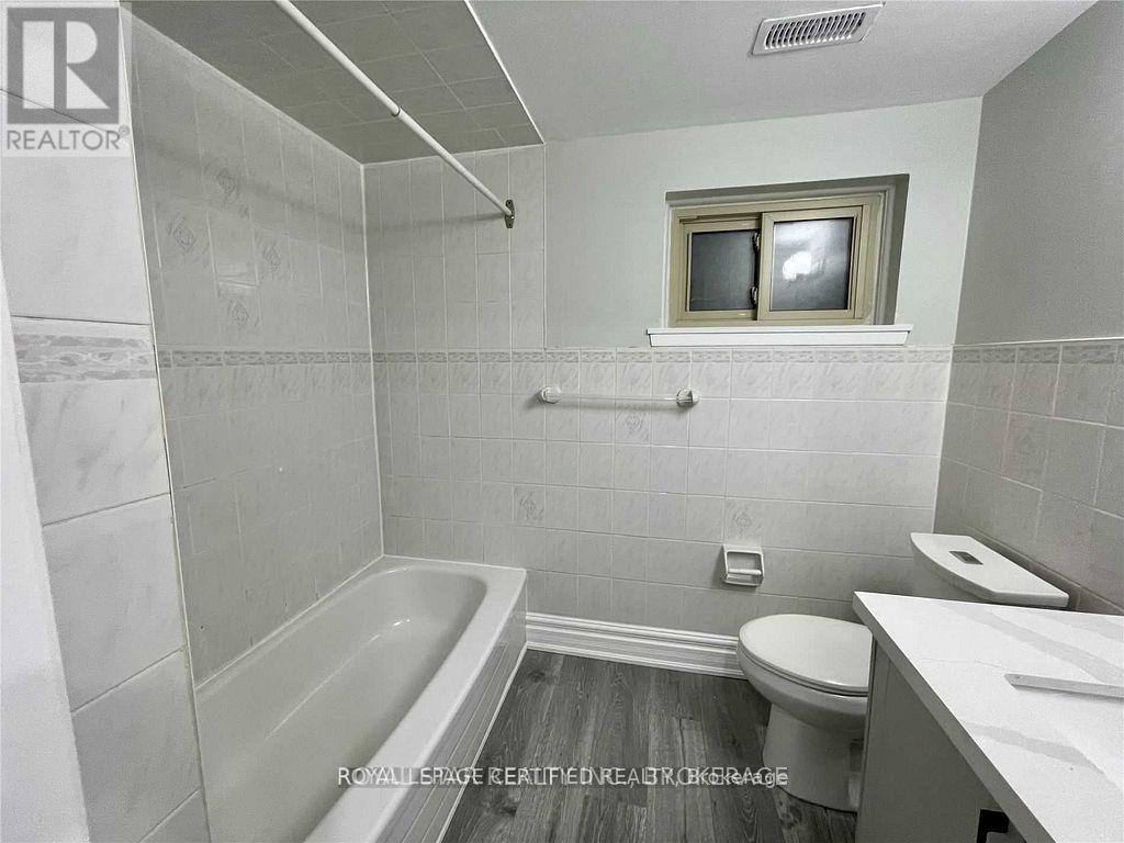 112 Jade Crescent, Brampton, Ontario  L6S 3M8 - Photo 20 - W12768768