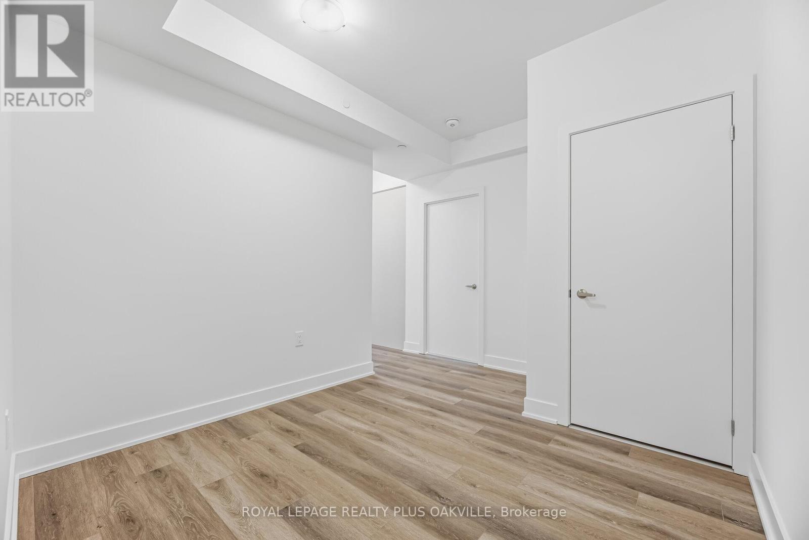 703 - 2088 James Street, Burlington, Ontario  L7R 0H2 - Photo 10 - W12781230