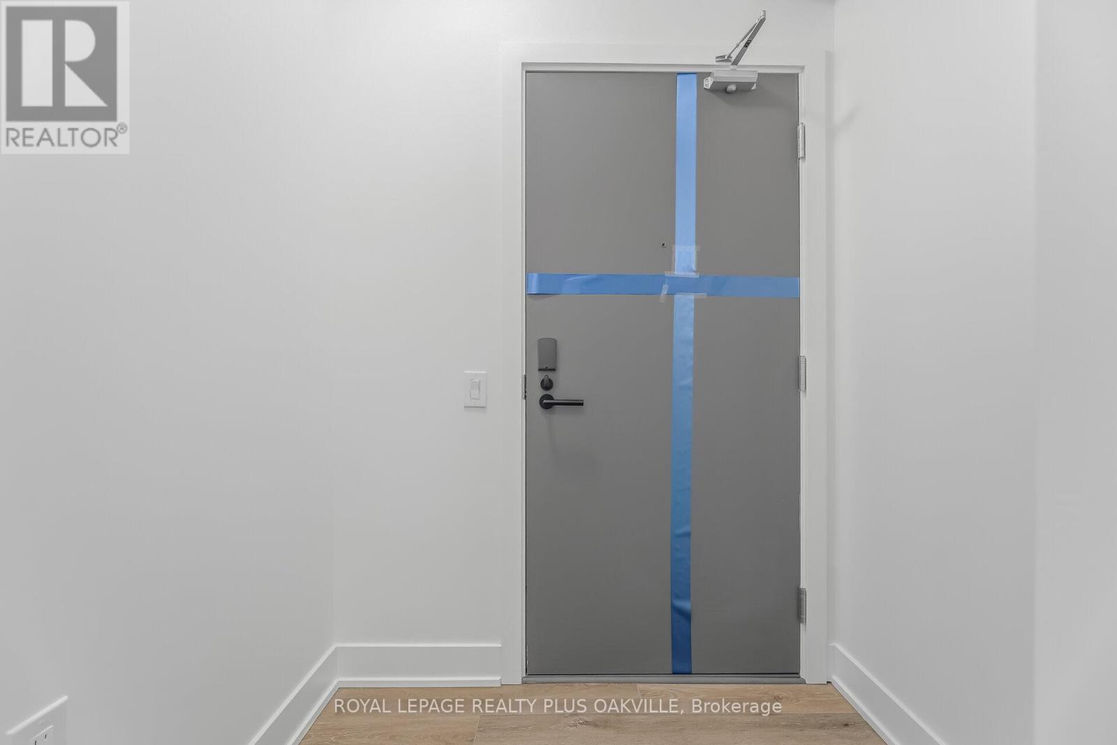 703 - 2088 James Street, Burlington, Ontario  L7R 0H2 - Photo 6 - W12781230