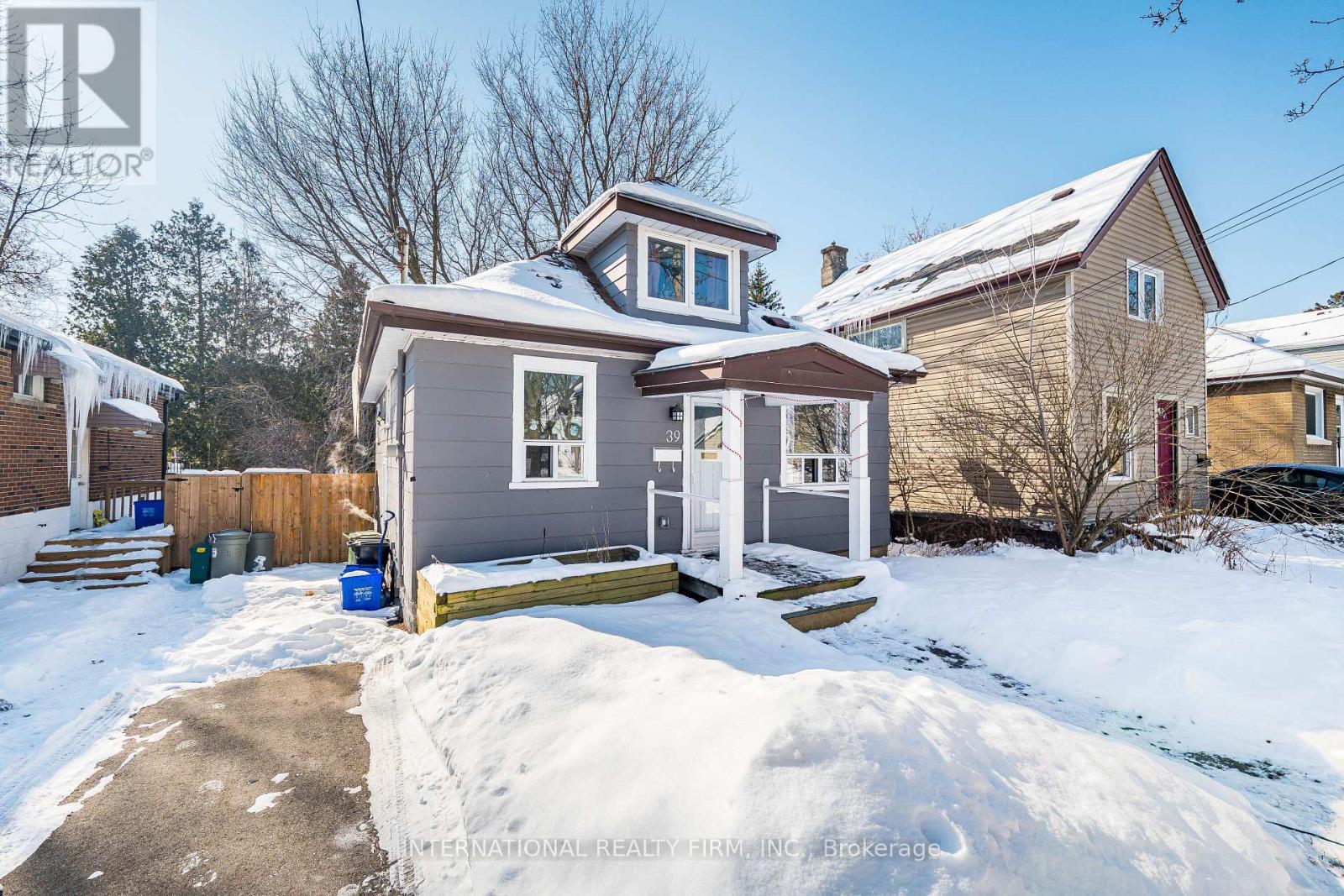 39 Holmes Avenue, Hamilton, Ontario  L8S 2K7 - Photo 4 - X12781238