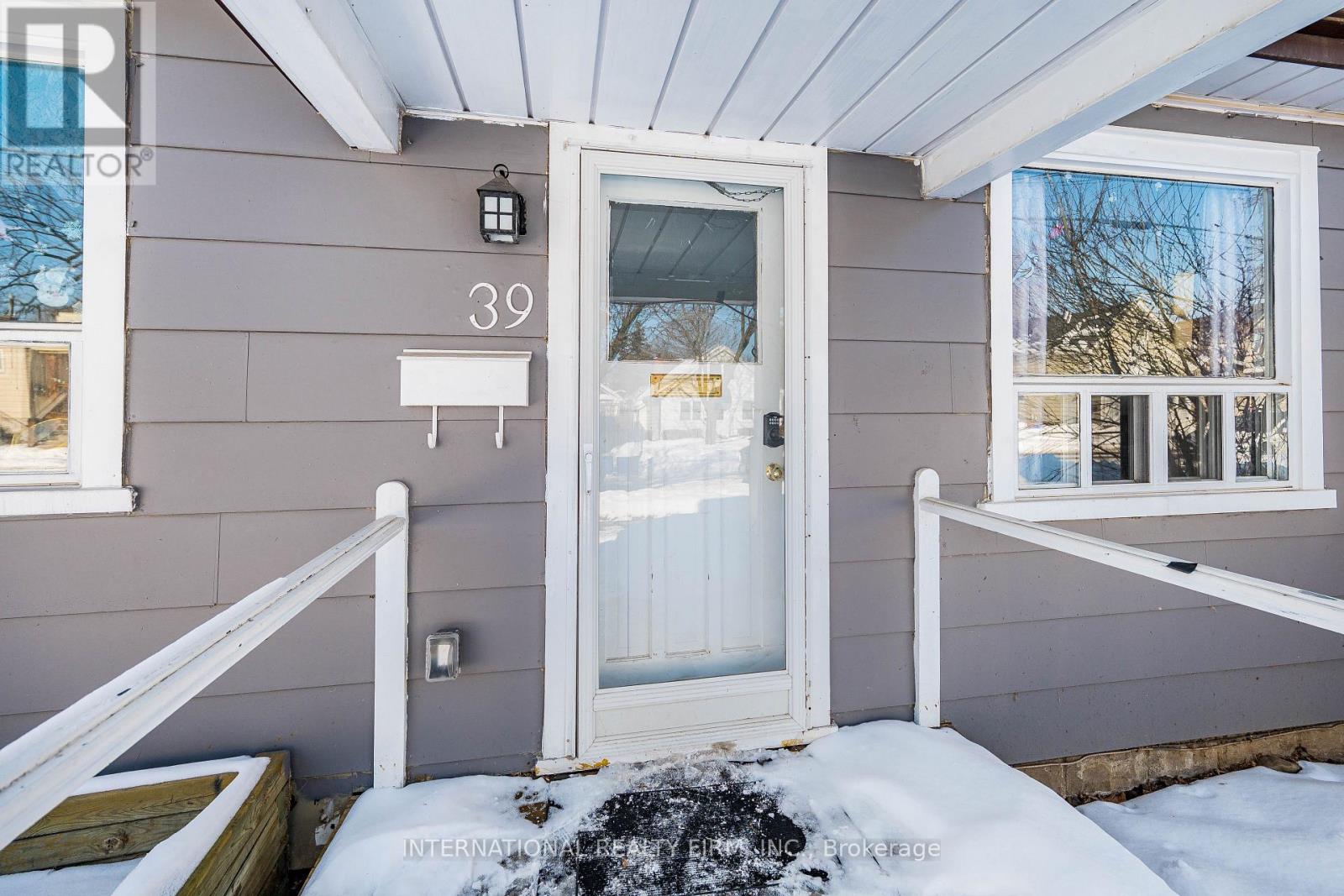 39 Holmes Avenue, Hamilton, Ontario  L8S 2K7 - Photo 5 - X12781238