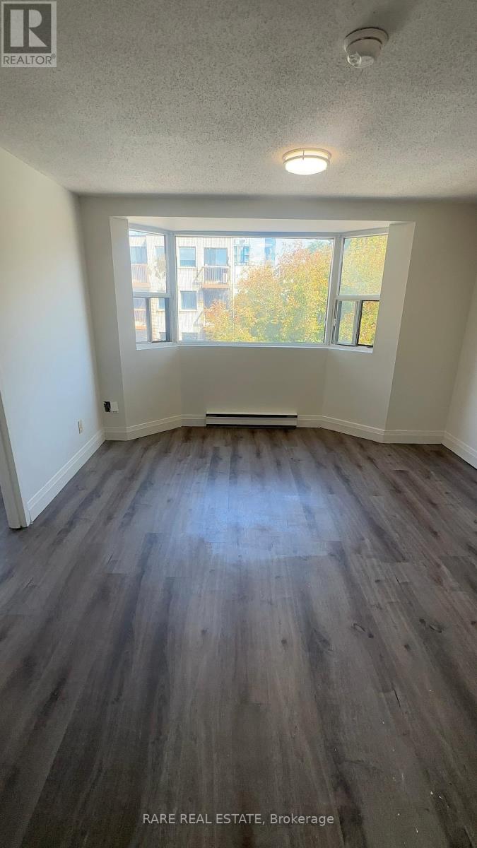 9 - 99 Bellevue Avenue, Toronto, Ontario  M5T 2N8 - Photo 2 - C12549042